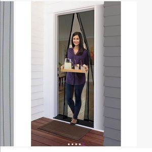 Magic mesh hands free screen door